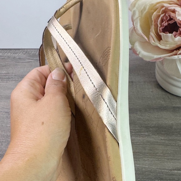 OluKai Honu gold/pink copper leather sandals Womens size 9 - Picture 5 of 9